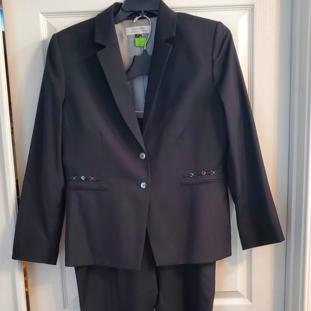 Tahari 2 piece suit